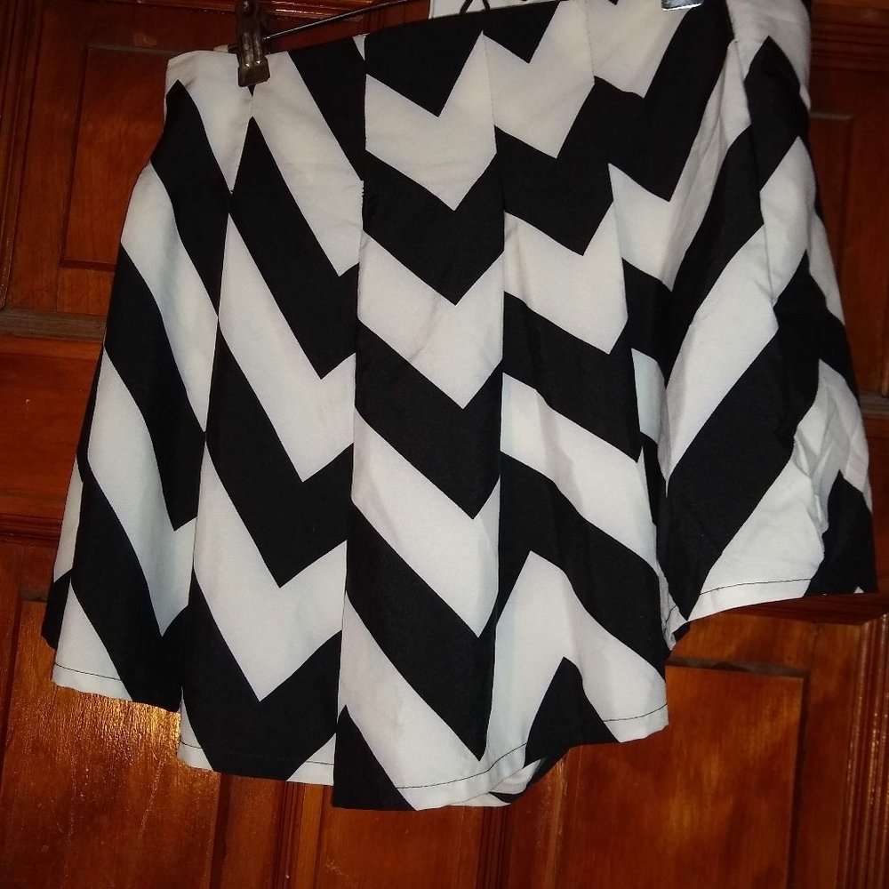 Black and White short swing skirt